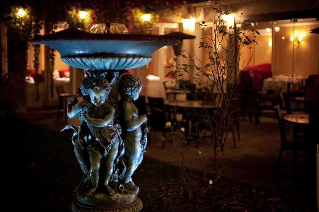 Hotel Restaurant Napoleon Фонтенбло Екстериор снимка