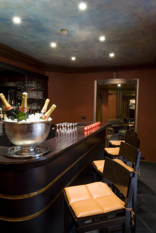 Hotel Restaurant Napoleon Фонтенбло Ресторант снимка